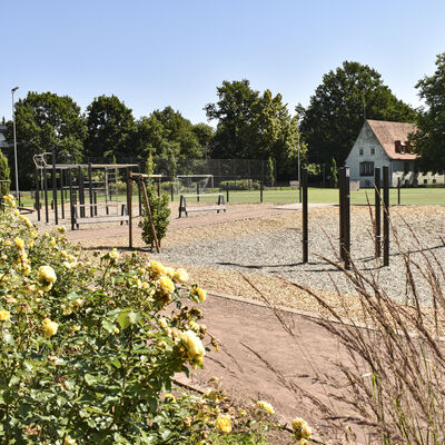 Bild vergr&ouml;&szlig;ern: Geräte laden zum Spielen  im Bürgerpark ein